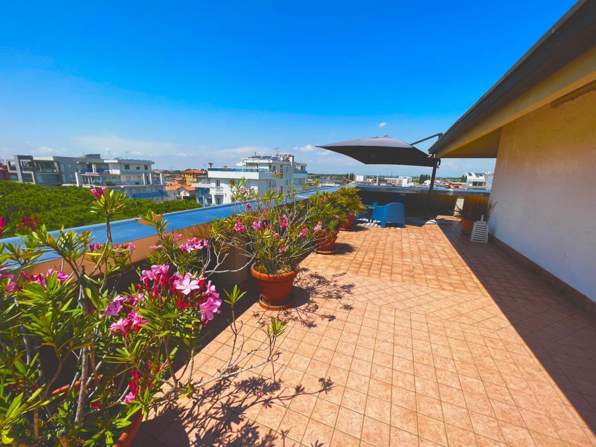شقة Blue Moon Penthouse ليدو دي يسولو المظهر الخارجي الصورة